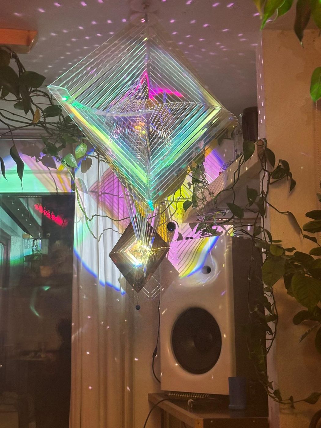 Lichtspiele von Thomas — projizierte Lichtmuster im Raum