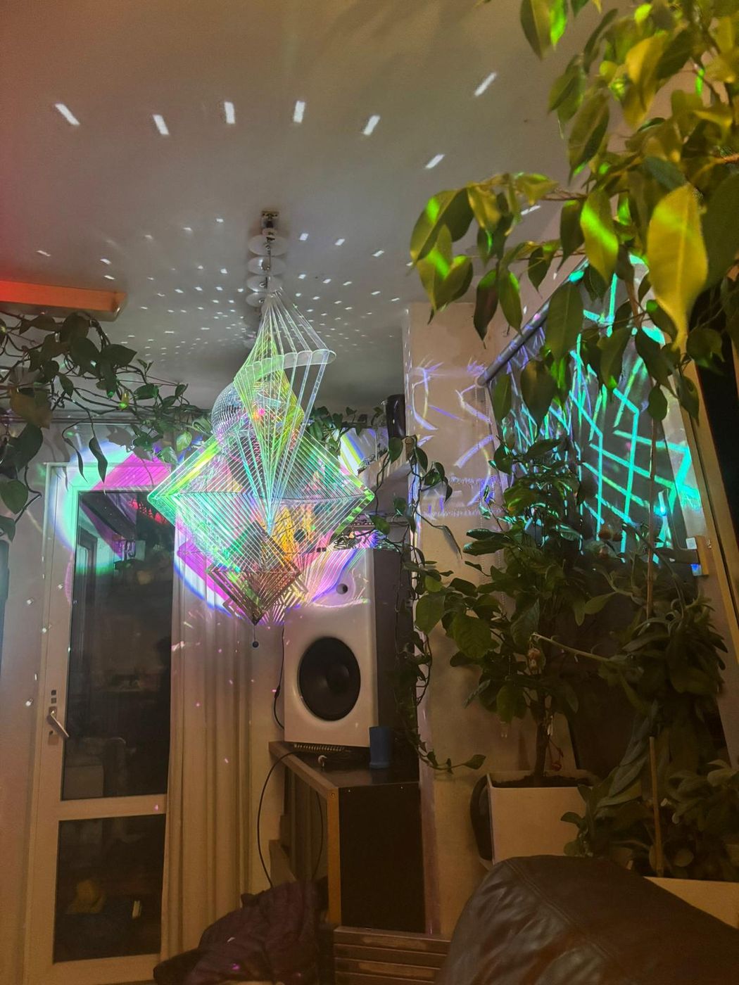 Lichtspiele von Thomas — filigrane Lichtreflexe im Raum