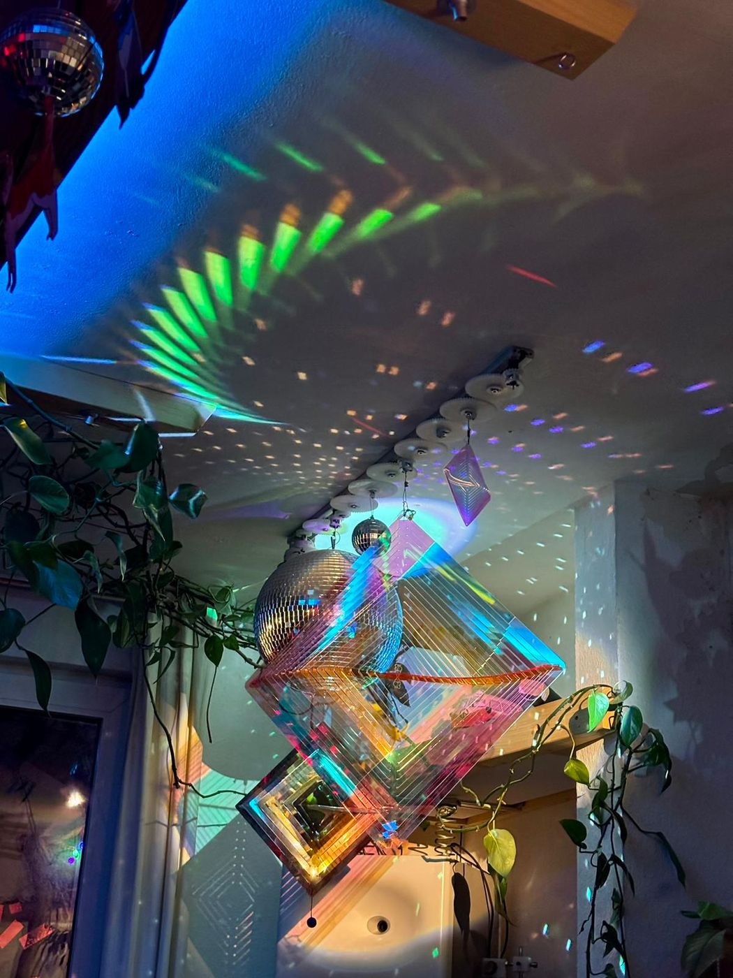 Lichtspiele von Thomas — Detail des hängenden Lichtobjekts